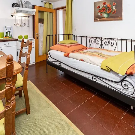 Regina's Gaestehaus 3*